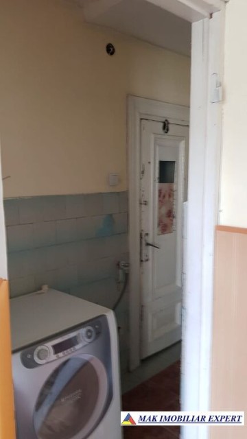 vila-7-camere-cu-teren-de-1000-mp-de-inchiriat-in-centru-campulung-muscel-arges-ideala-pentru-locuinta-rezidentiala-sau-pensiune-39
