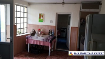 vila-7-camere-cu-teren-de-1000-mp-de-inchiriat-in-centru-campulung-muscel-arges-ideala-pentru-locuinta-rezidentiala-sau-pensiune-36