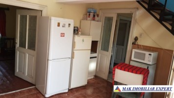 vila-7-camere-cu-teren-de-1000-mp-de-inchiriat-in-centru-campulung-muscel-arges-ideala-pentru-locuinta-rezidentiala-sau-pensiune-38