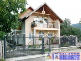 pensiune-9-camere-cu-teren-566-mp-de-vanzare-in-visoi-campulung-muscel-arges