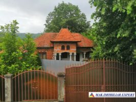 casa-cu-5-camere-si-teren-de-1482-mp-de-vanzare-in-cetateni-arges-ideala-pentru-locuinta-de-familie