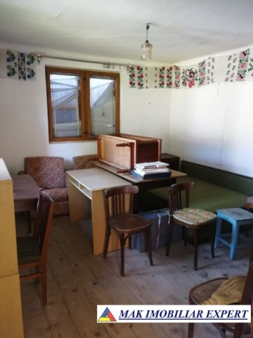 casa-cu-5-camere-si-teren-de-1482-mp-de-vanzare-in-cetateni-arges-ideala-pentru-locuinta-de-familie-3