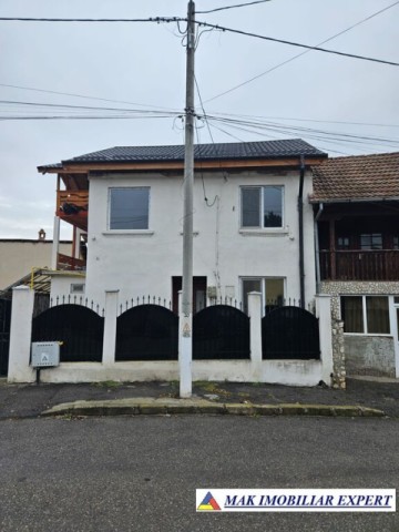 vila-7-camere-teren-200-mp-de-vanzare-in-centru-campulung-muscel-arges-2