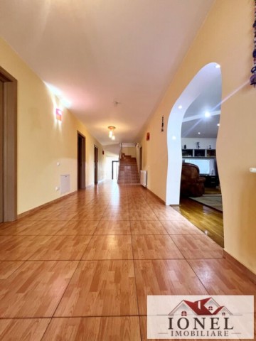 vila-de-vanzare-in-sebes-pretabila-pentru-doua-familii-4