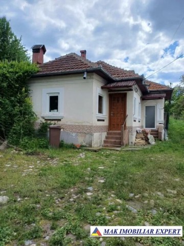 nu-vand-deocamdata-casa-4-camere-teren-5000-mp-campulung-2