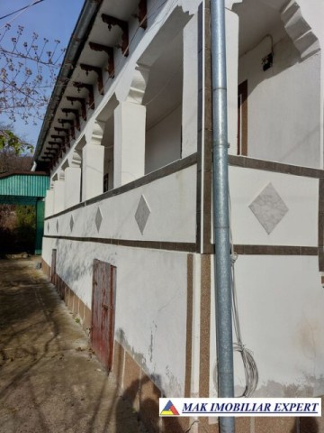 vand-casa-si-anexa-demolabila-cu-teren-de-916-mp-in-centru-campulung-muscel-arges-1