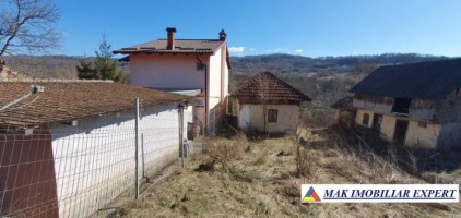 casa-batraneasca-cu-teren-de-2727-mp-de-vanzare-in-mihaiesti-arges-o-oportunitate-pentru-renovare-2