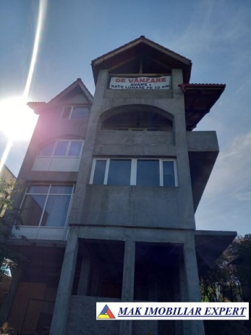 vand-vila-duplex-cu-4-nivele-si-iesire-la-2-strazi-pitesti-arges
