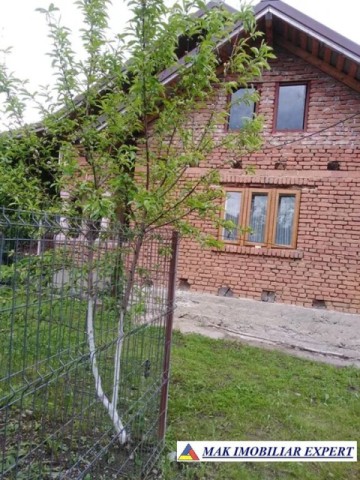 vand-casa-cu-3-camere-si-teren-de-951-mp-in-vladesti-arges-1