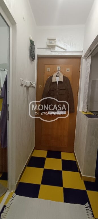 garsoniera-zona-scoala-13-in-bloc-de-apartamente-etaj-4-cu-sarpanta-10