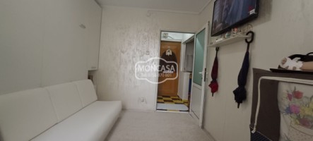 garsoniera-zona-scoala-13-in-bloc-de-apartamente-etaj-4-cu-sarpanta-0