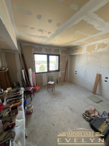apartament-4-camere-suprafata-90mp-zona-mall-pret-96000-euro-negociabil-3
