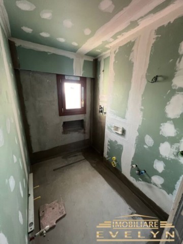 apartament-4-camere-suprafata-90mp-zona-mall-pret-96000-euro-negociabil-6