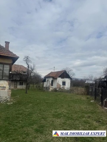 2-corpuri-de-casa-vechi-teren-4040-mp-de-vanzare-in-schitu-golesti-arges-ideal-pentru-renovare-sau-dezvoltare-3