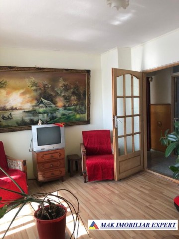urgent-de-vanzare-apartament-2-camere-confort-1-etaj-44-visoi-campulung-muscel-arges