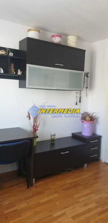 vanzare-apartament-3-camere-bucatarie-mare-si-balcon-cetate-piata-mobilat-modern