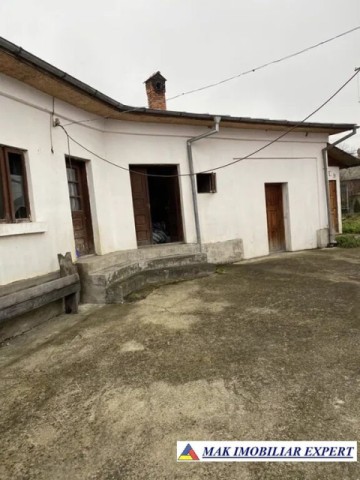 casa-spatiu-3-camere-stradal-de-vanzare-in-domnesti-arges-ideala-pentru-afacere-sau-locuinta-3