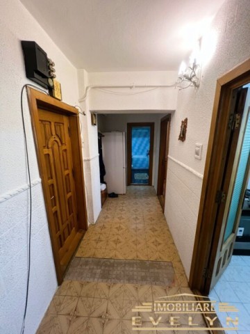 apartament-2-camere-tip-decomandat-zona-piata-mare-pret-64000-euro-negociabil-1