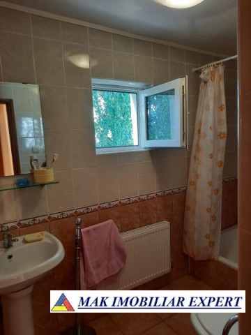 vila-cu-5-camere-si-teren-de-854-mp-de-vanzare-in-berevoiesti-ideala-pentru-locuinta-spatioasa-13