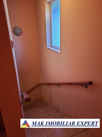 vila-cu-5-camere-si-teren-de-854-mp-de-vanzare-in-berevoiesti-ideala-pentru-locuinta-spatioasa-11