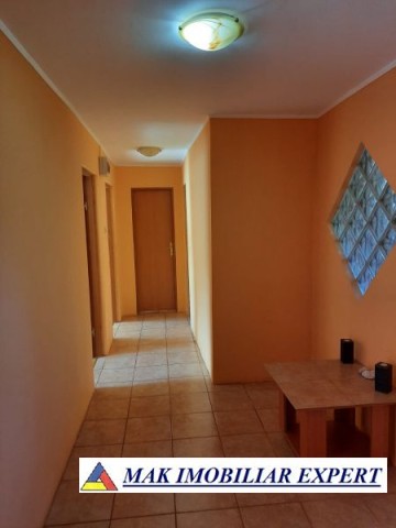 vila-cu-5-camere-si-teren-de-854-mp-de-vanzare-in-berevoiesti-ideala-pentru-locuinta-spatioasa-8