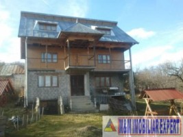 vila-cu-5-camere-si-teren-de-1500-mp-de-vanzare-in-bughea-de-jos-ideala-pentru-locuinta-de-familie