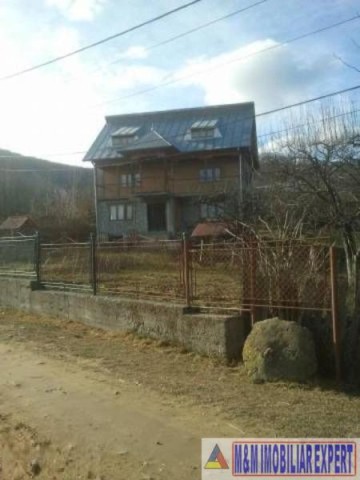 vila-cu-5-camere-si-teren-de-1500-mp-de-vanzare-in-bughea-de-jos-ideala-pentru-locuinta-de-familie-3