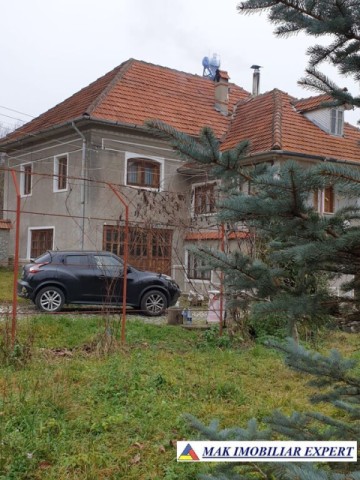 casa-stil-cu-6-camere-si-teren-de-3000-mp-de-vanzare-poienarii-de-muscel-arges-1
