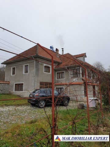 casa-stil-cu-6-camere-si-teren-de-3000-mp-de-vanzare-poienarii-de-muscel-arges-2