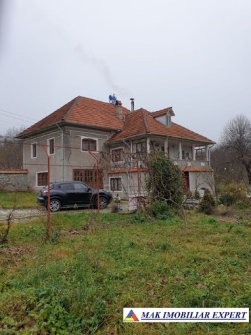 casa-stil-cu-6-camere-si-teren-de-3000-mp-de-vanzare-poienarii-de-muscel-arges-3