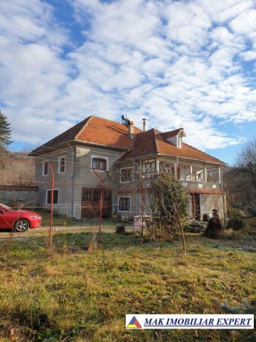 casa-stil-cu-6-camere-si-teren-de-3000-mp-de-vanzare-poienarii-de-muscel-arges-15