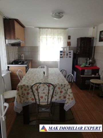 vila-cu-6-camere-si-teren-de-305-mp-de-vanzare-rucar-arges-6