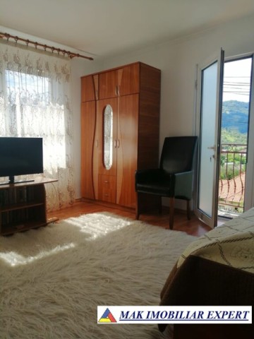 vila-cu-6-camere-si-teren-de-305-mp-de-vanzare-rucar-arges-7