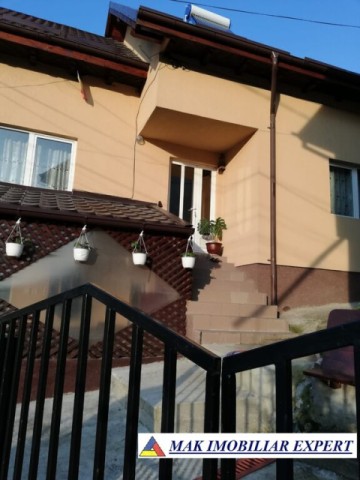 vila-cu-6-camere-si-teren-de-305-mp-de-vanzare-rucar-arges-2