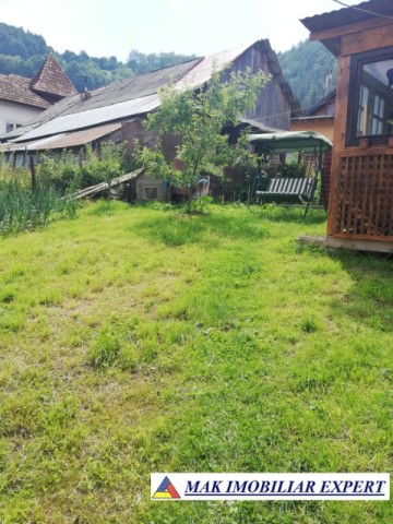 vila-cu-6-camere-si-teren-de-305-mp-de-vanzare-rucar-arges-18
