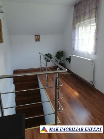 vila-cu-6-camere-si-teren-de-305-mp-de-vanzare-rucar-arges-14