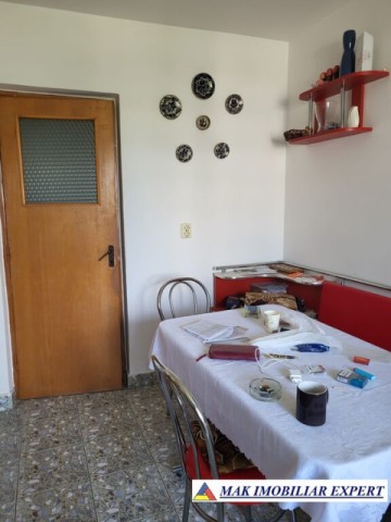 apartament-4-camere-confort-1-etaj-24-in-campulung-muscel-spatiu-generos-si-confortabil-pentru-viata-de-familie-6