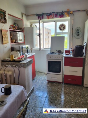 apartament-4-camere-confort-1-etaj-24-in-campulung-muscel-spatiu-generos-si-confortabil-pentru-viata-de-familie-9