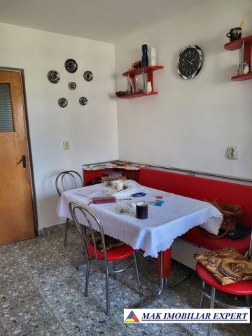 apartament-4-camere-confort-1-etaj-24-in-campulung-muscel-spatiu-generos-si-confortabil-pentru-viata-de-familie-7