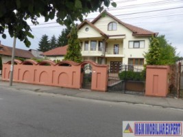 vila-cu-8-camere-si-teren-de-511-mp-de-vanzare-in-centru-campulung-muscel-arges-1