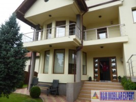 vila-cu-8-camere-si-teren-de-511-mp-de-vanzare-in-centru-campulung-muscel-arges