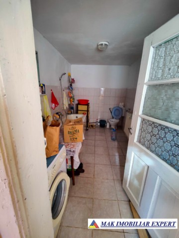 casa-4-camere-cu-teren-360-mp-de-vanzare-in-centru-campulung-muscel-arges-16