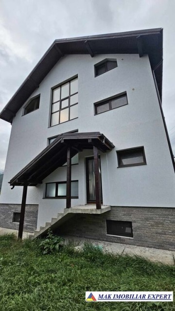 vila-10-camere-teren-916-mp-de-vanzare-in-rucar-arges-3