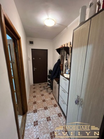 apartament-4-camere-transformat-in-3-etaj-3-zona-piata-mare-3