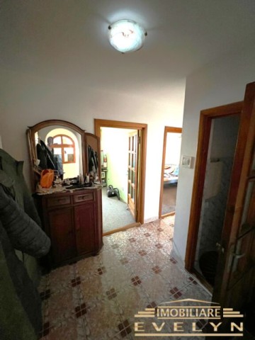 apartament-4-camere-transformat-in-3-etaj-3-zona-piata-mare-4