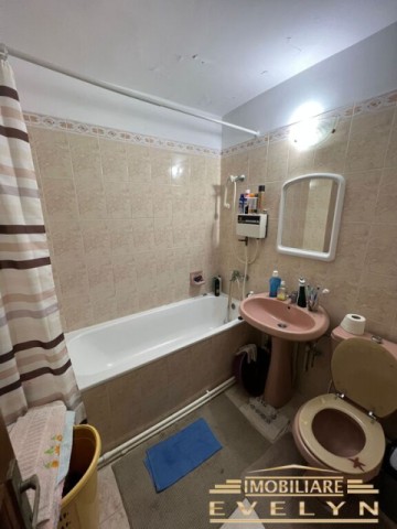apartament-4-camere-transformat-in-3-etaj-3-zona-piata-mare-7