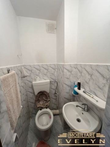 apartament-4-camere-transformat-in-3-etaj-3-zona-piata-mare-8