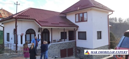 vila-cu-4-camere-si-teren-de-1800-mp-plus-15-ha-de-vanzare-in-boteni-arges