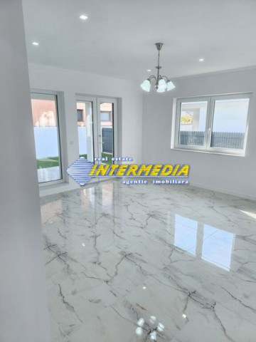 casa-noua-de-vanzare-finisata-la-cheie-pe-un-nivel-cu-4-camere-in-alba-iulia-2