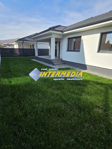 casa-noua-de-vanzare-finisata-la-cheie-pe-un-nivel-cu-4-camere-in-alba-iulia